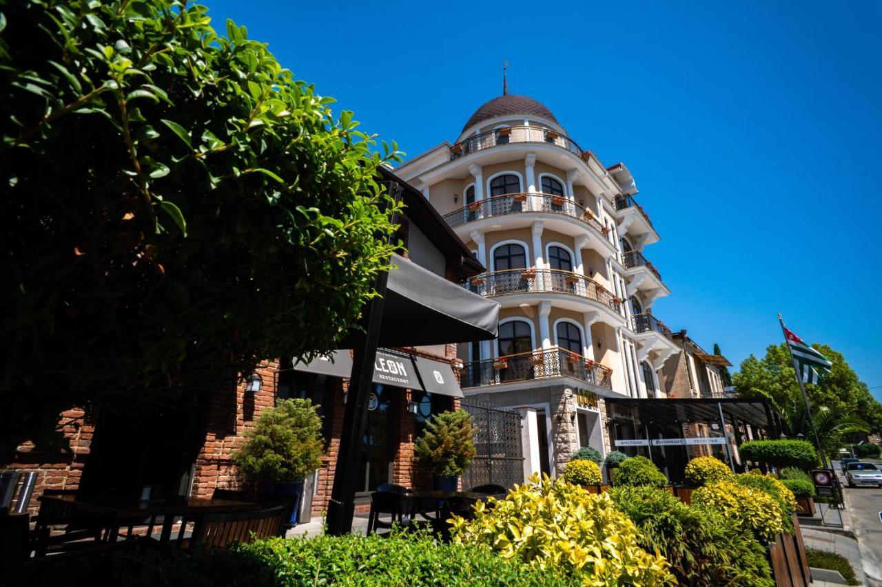 Leon Boutique Hotel Sukhumi Exterior foto