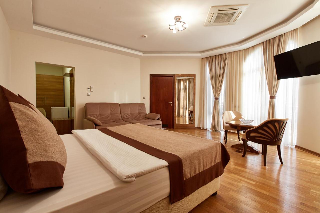 Leon Boutique Hotel Sukhumi Exterior foto