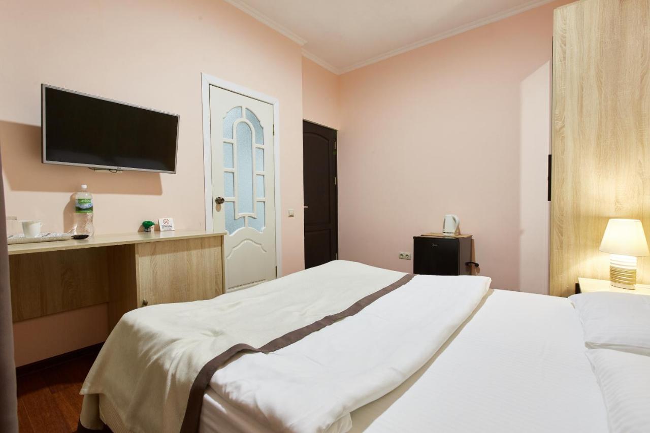 Leon Boutique Hotel Sukhumi Exterior foto